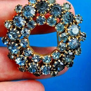 Women's 1940's Blue Stone, each pronged individually. Beautiful Wreath! VINTAGE
